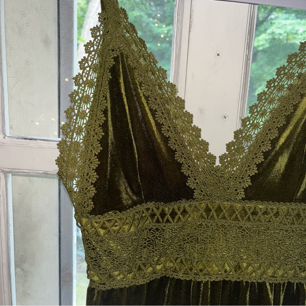 Green velvet dress with lace cutouts NWT zipper in back